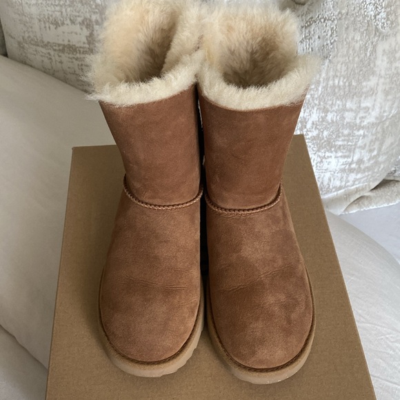 UGG | Classic High-Low Short Boot II - Picture 5 of 5